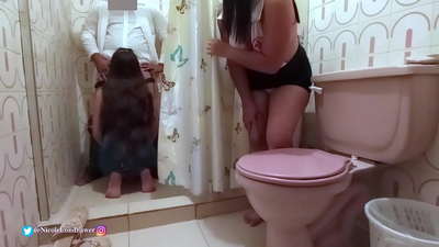 Νοσοκόμα βρίσκει γιατρό να γαμάει ασθενή στην τουαλέτα του νοσοκομείου / ΜΕΡΟΣ 1 / NicoleLondrawer / Chiquicandy