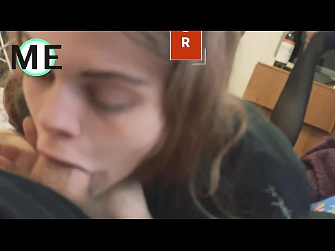 ❤️ Πούτσος στο λαιμό της, σκισμένο καλσόν και σκισμένα τακούνια ❤️❌ Πορνό βίντεο ️❤